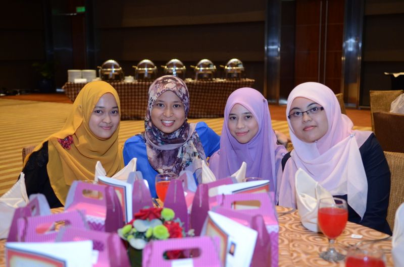 Hi tea alumni  14  059
